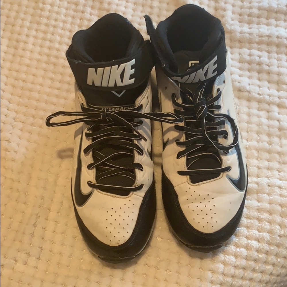 Softball shoes